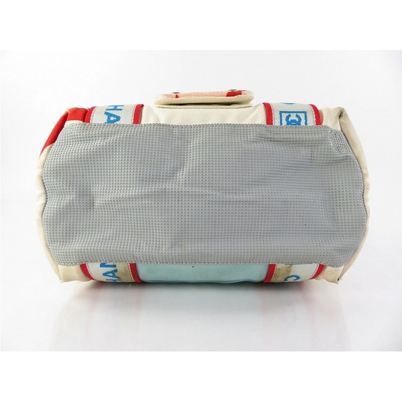 CHANEL Cream Tote with Red and Blue Accents - Picture 5 of 14